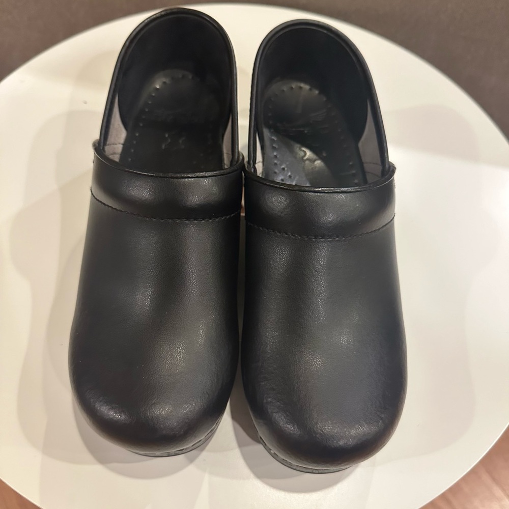 Professional Black Box Clog shoes. Size 37